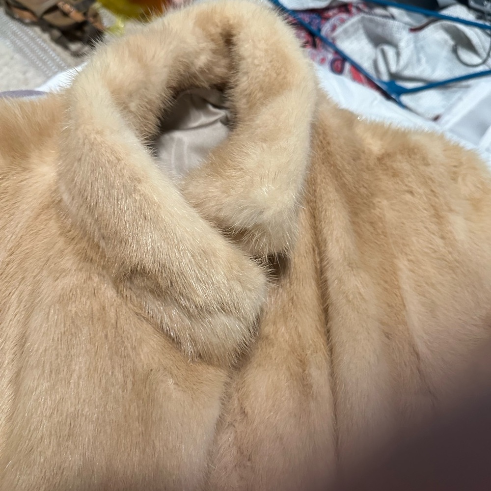 Luxurious Tan Faux Fur Coat with Matching Hat - Picture 3 of 15